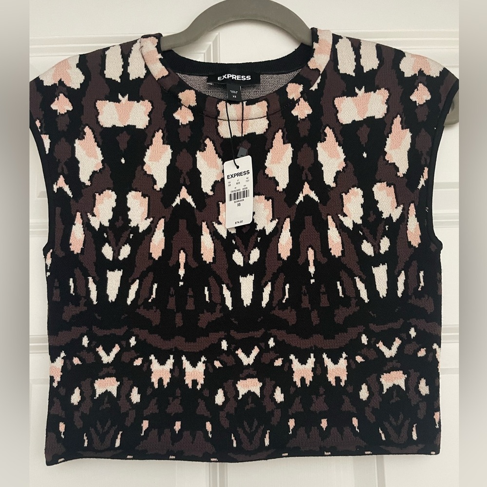 Express Women's Crop Top - Black and Pink Pattern